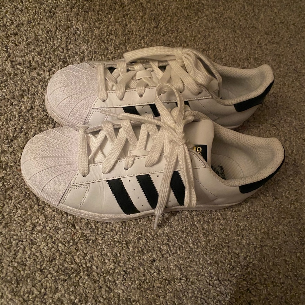 Adidas superstars